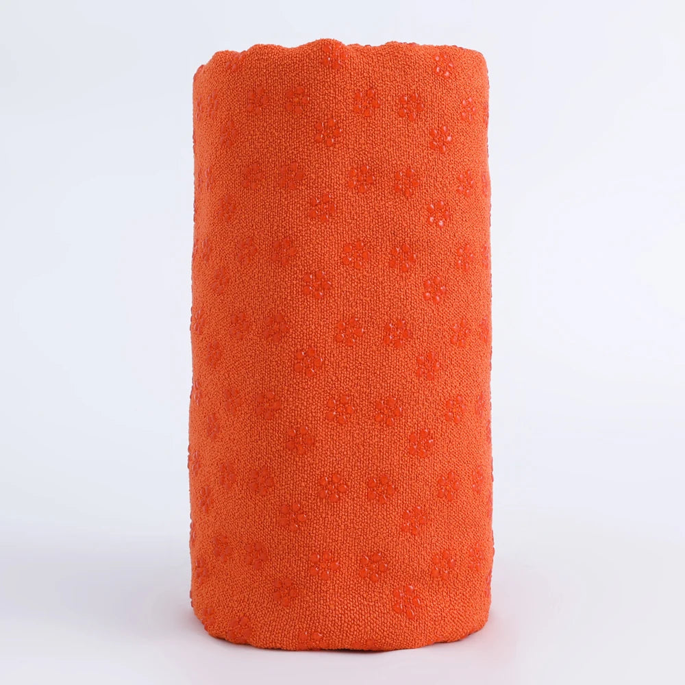 Yoga Towels, Hot and Spicy Yoga Mat Towels Featuring Grip Points to Absorb Sweat and Prevent Slipping, Suitable for Hot Yoga, Pi